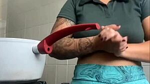 Big Pussy Flashing Exhibitionist Shows Swollen Rachada Intensely