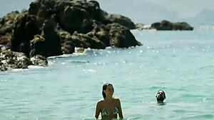 regina blandón pezón en como novio de pueblo 2019 bikini tits scene