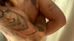 Big ass flashing in the bath, what a tease!