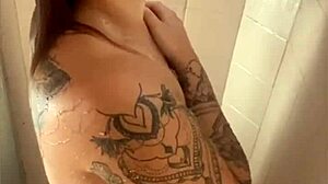 Big ass flashing in the bath, what a tease!