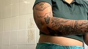 Big Pussy Flashing Exhibitionist Shows Swollen Rachada Intensely