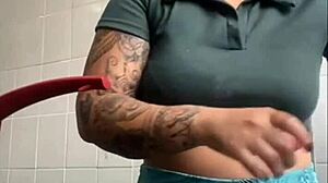 Big Pussy Flashing Exhibitionist Shows Swollen Rachada Intensely