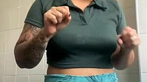 Big Pussy Flashing Exhibitionist Shows Swollen Rachada Intensely