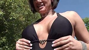 Tory Lane's deepthroat blowjob on a shaved pussy in heels?