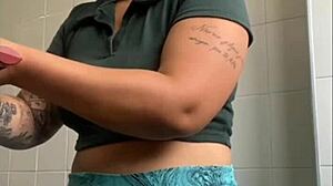 Big Pussy Flashing Exhibitionist Shows Swollen Rachada Intensely