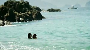 regina blandón pezón en como novio de pueblo 2019 bikini tits scene