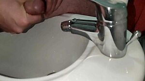 Mi Rado Il Cazzo Ma Poi Mi Eccito E Sborro