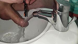 Mi Rado Il Cazzo Ma Poi Mi Eccito E Sborro