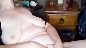 Hot Mature Milf RUBS ONE OUT AND CUMS HARD