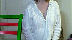 can this beautiful pregnant woman handle the fuck machine?