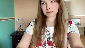 Cutie fingers her pussy and squirts juices everywhere!