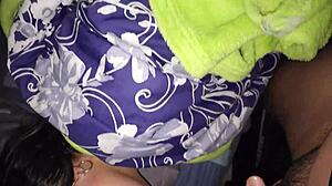 encuentro a la mama de mi mejor amigo en la habitacion y me aprovecho que esta caliente!!