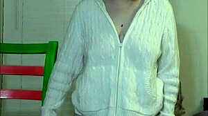 can this beautiful pregnant woman handle the fuck machine?