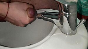 Mi Rado Il Cazzo Ma Poi Mi Eccito E Sborro