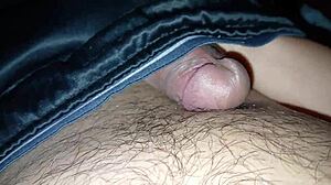 How nice my boyfriend's semen looks when i jerk him off 😘