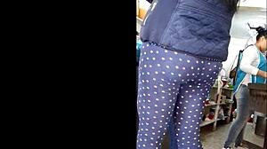 Voyeur spying on culo en las quesadillas!