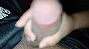 How nice my boyfriend's semen looks when i jerk him off 😘