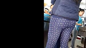 Voyeur spying on culo en las quesadillas!