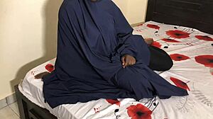 Muslim Pickup Girl Shows Her Hairy Pussy