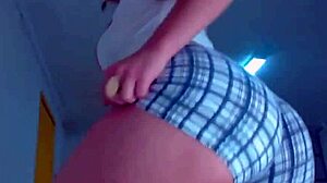 gostosa rebolando na webcam, damn i cant stop watchin her moves, so hottt.
