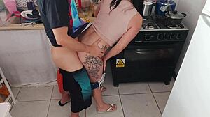 Chamei O Vizinho Encanador E Ofereci O Pagamento Ou Um Presente Misterioso Enquanto Marido Estava Fora