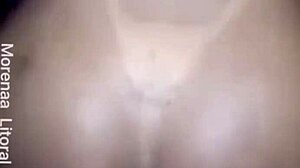 Cumpliendo el deseo y sentándose en la polla grande, mira cuánto disfrutó