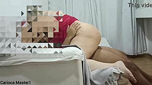 vizinha gostosa diz 'eu sou uma santa' enquanto leva pau grande