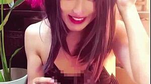 【個撮】公衆トイレで黒髪ロングの清楚系女装が静かにオナニーする動画