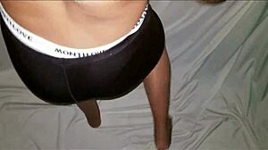 couch del gym me entrena y luego me folla