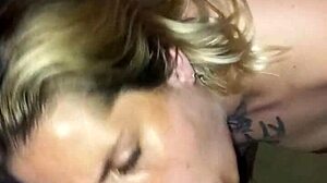 Rubia Blanca Disfruta Mucho Del Sexo