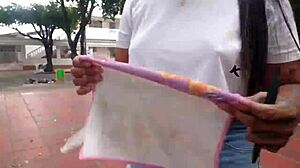 hoy par de cachondas lesbianas quisieron ser mas atrevidas y fueron a masturbarse los co�os en parque publico