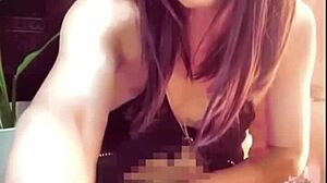 【個撮】公衆トイレで黒髪ロングの清楚系女装が静かにオナニーする動画