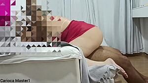 vizinha gostosa diz 'eu sou uma santa' enquanto leva pau grande