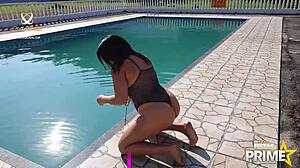 Young Thick Latina Meets Uncle DJ Jump And Gets Fully Fucked In Pool 😍