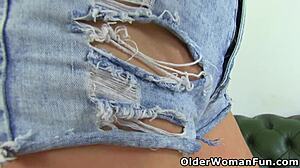 Camilla intensely dildos her creampied pussy