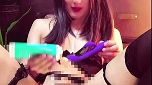 【Individu】Cewek crossdresser rambut hitam panjang tipe polos onani diam di toilet umum