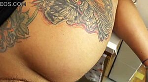 Latina Milf Licks Big Pussy In Cold Fetish