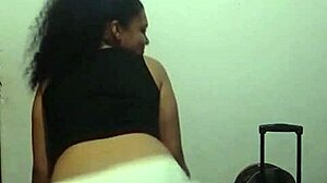 Arlette Bailando Y Ense�ando Su Culo Negro