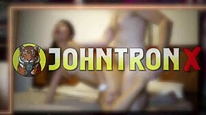 Thajská blondýnka na intimním prvním rande se změní v vášnivé ježdění