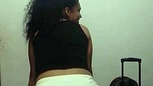 Arlette Bailando Y Ense�ando Su Culo Negro