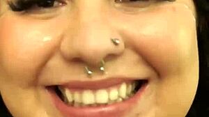 데사, 무대 뒤에서 빠른 오럴 세션하고 얼굴에 정액