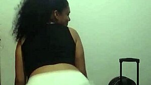 Arlette Bailando Y Ense�ando Su Culo Negro