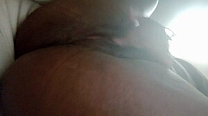 I watch this fat pussy have a orgasm, it's so intence