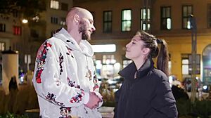 Μικρή Ιταλίδα 18+ Ικετεύει για Κρέμα Πίτας σε Σκυλίσια Στάση