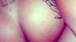 comendo amiga da esposa com marido olhando