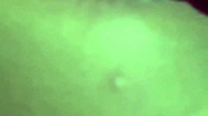 mi hermanastra llega de fiesta y queda profunda aprovecho y entro a su habitacion sin que nadie se de cuenta y me masturbo y le meto mi leche en su conito y culo con mis dedos