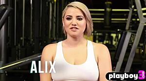 Big ass milf gets undressed during workout with friends 😏