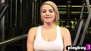 Big ass milf gets undressed during workout with friends 😏