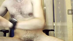 I saw this huge cock in the vid, it's so big I cant beleive it