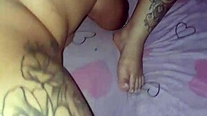 comendo amiga da esposa com marido olhando